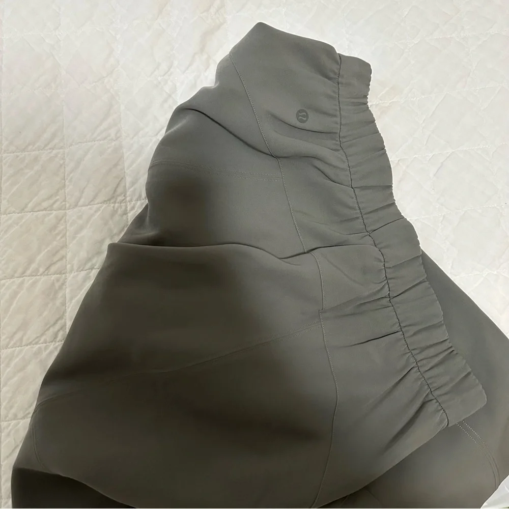 Lululemon Dynamic Days Travel Pant size 8 grey sage - Picture 7 of 8